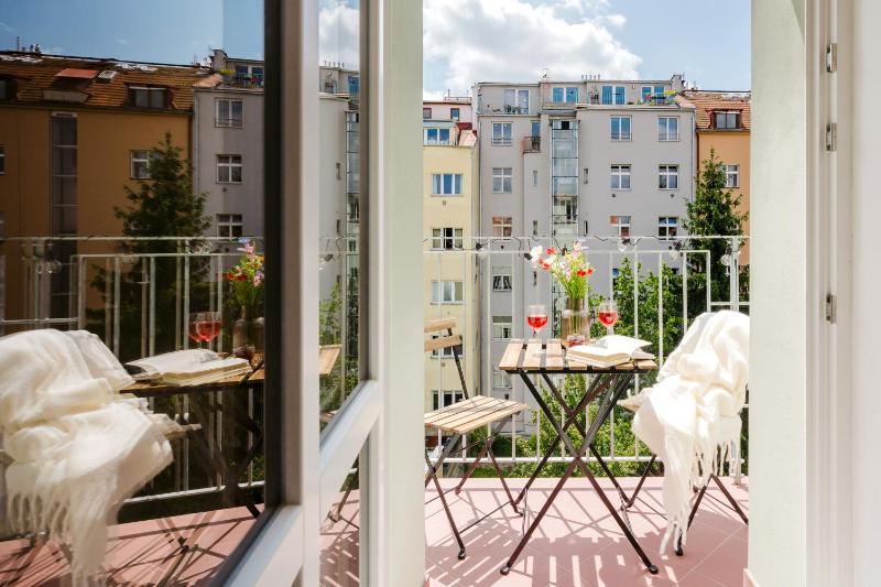 Prague Days - Bright Apartments with AC near Vyšehrad Castle - image 7