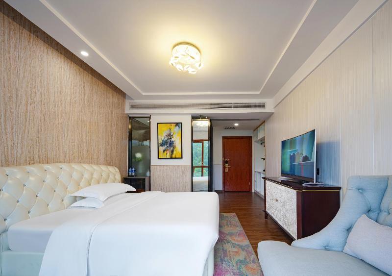LeadingMen Riverview Hotel&Lift&Free Laundry &Book tickets &Downtown Location and Experienced tour guide service - image 27