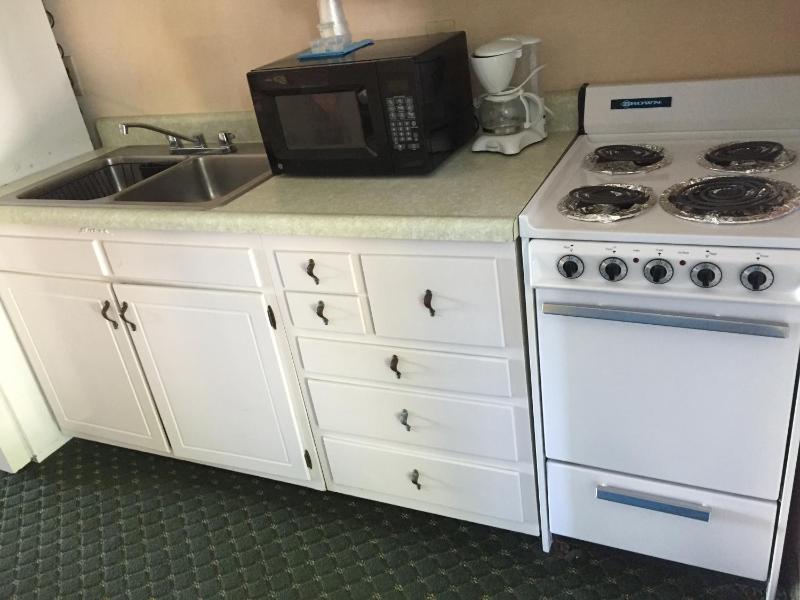 Sea Hawk Motel - image 24