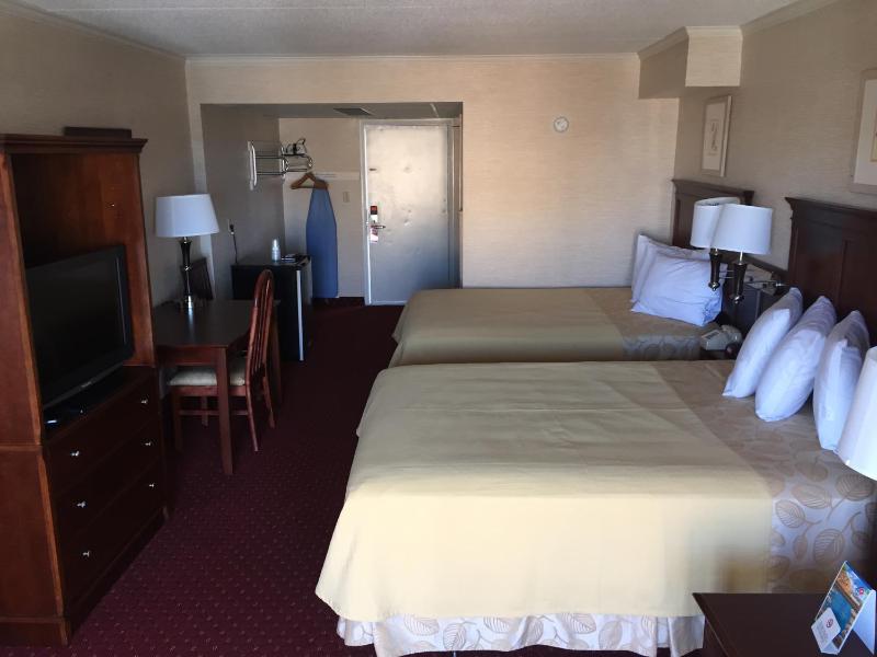 Queen Room with Two Queen Beds image 3