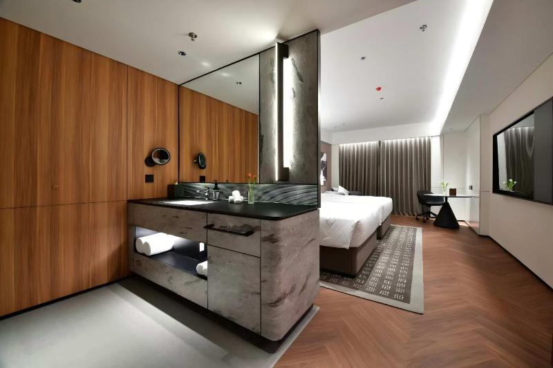 Intercity Hotel Hangzhou West Lake Wulin Plaza - image 2