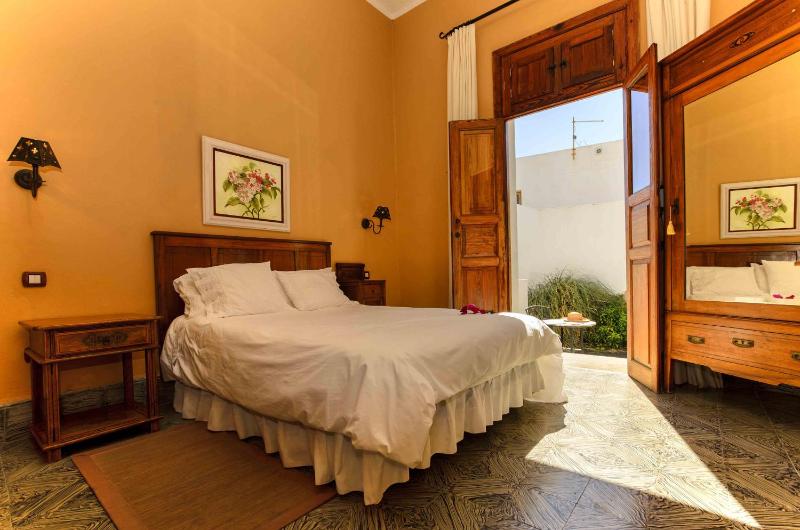 Double Room with Private Bathroom image 4