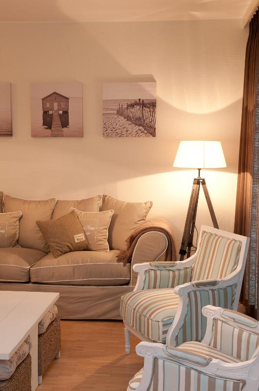 Two-Bedroom Apartment (4 Adults) with Harbour View image 1