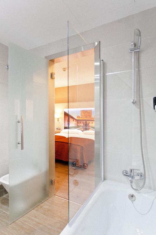 Triple Room (2 Adults + 1 Child) image 3