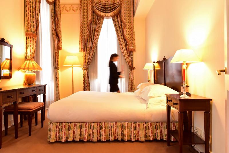 Classic Double or Twin Room image 3