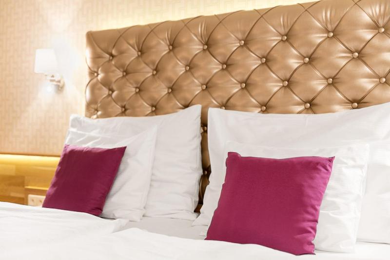 Deluxe Double or Twin Room with Balcony image 4