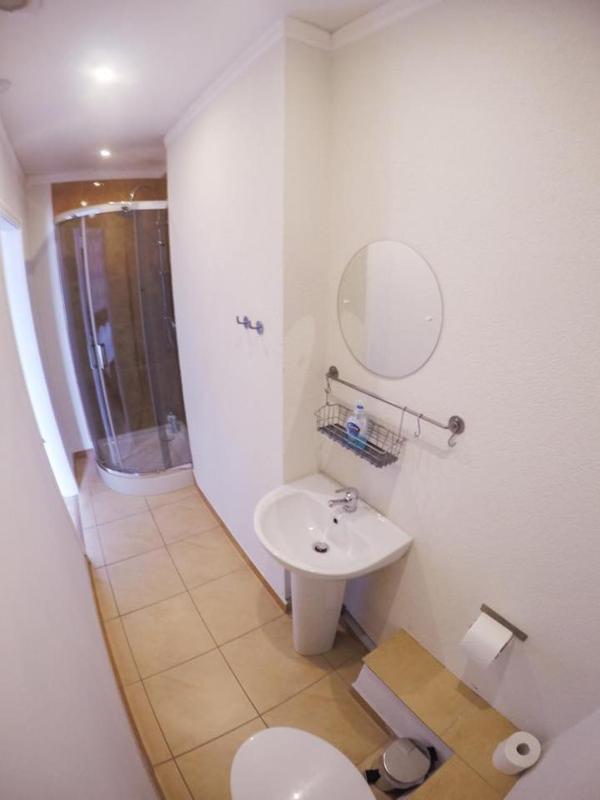 Small Double Room image 4