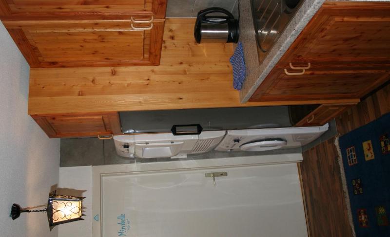 Twin Room with Private Bathroom image 3