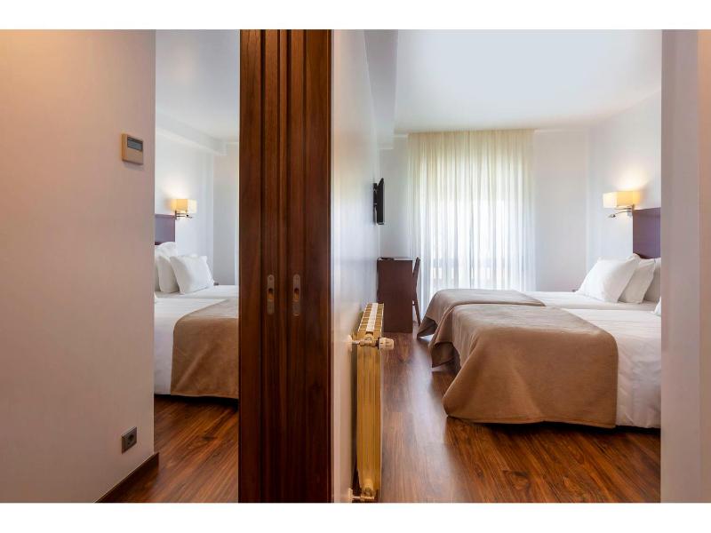 Standard Double or Twin Room image 2