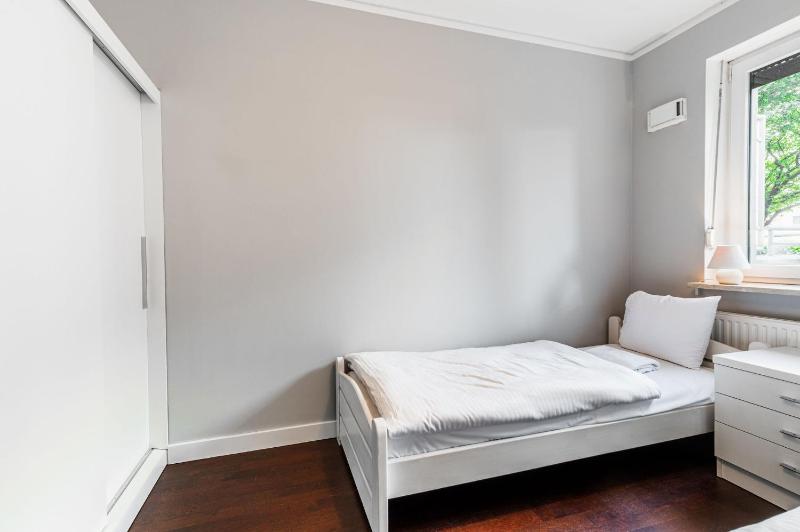 RentPlanet - Apartament Piękna z tarasem - image 4