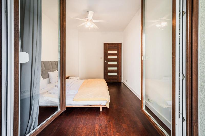 RentPlanet - Apartament Piękna z tarasem - image 15