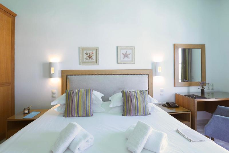 Poseidon Hotel Suites - image 7