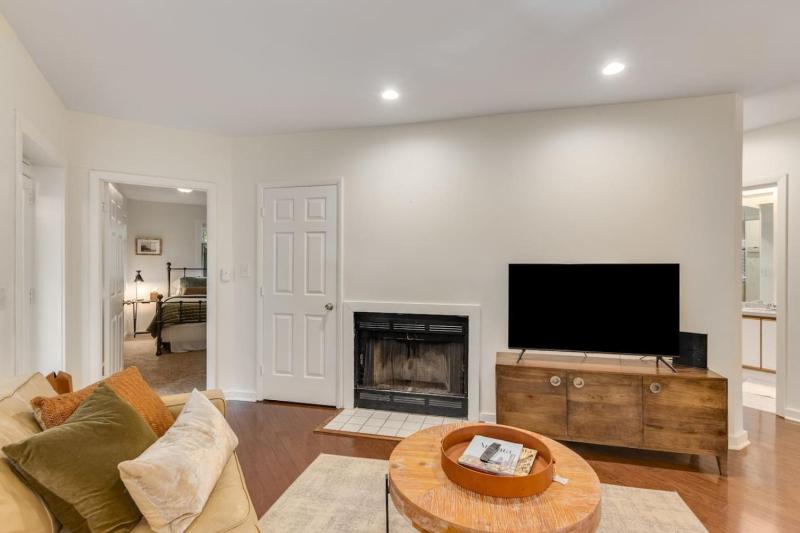 Inman Park Retreat-Walk to Krog Beltline and MARTA - image 27