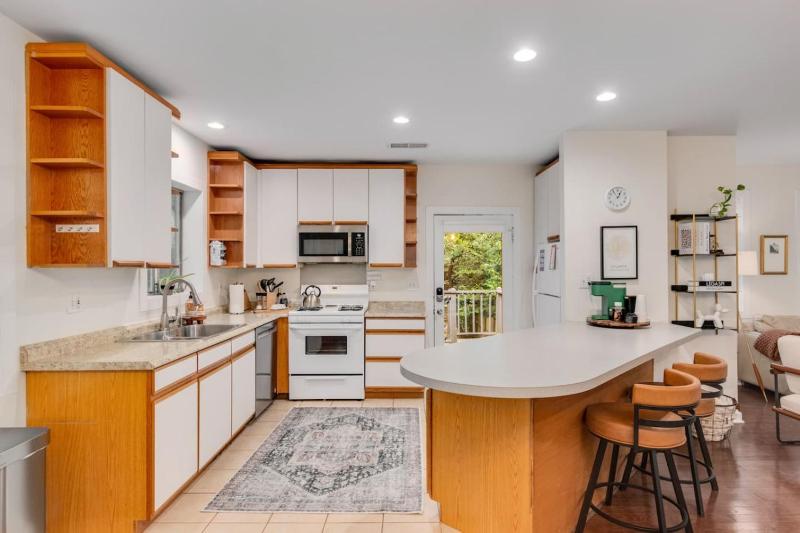 Inman Park Retreat-Walk to Krog Beltline and MARTA - image 14