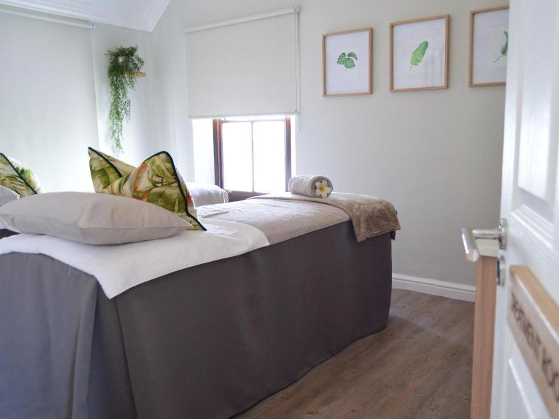 Winelands Golf Lodges 8 - image 9