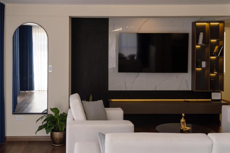 Exclusive Modern Apartment near the Airport - image 5