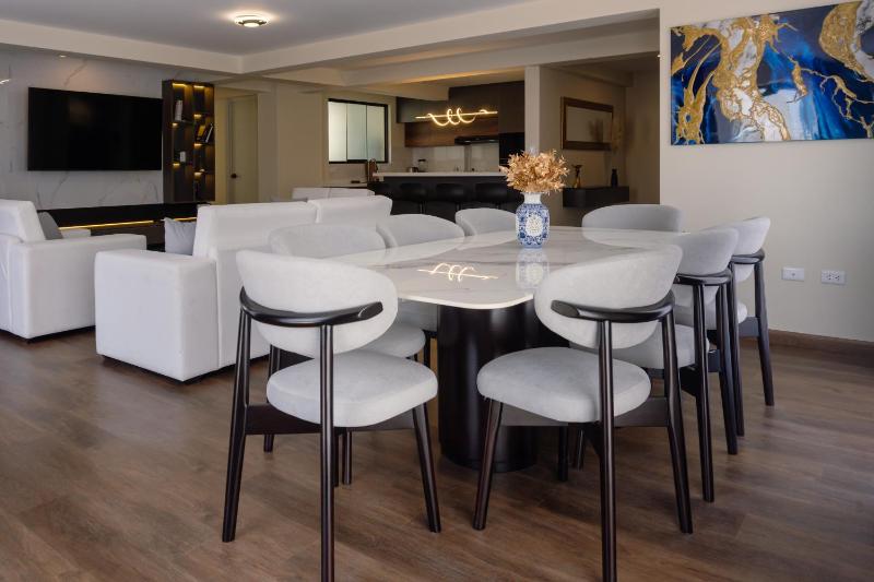 Exclusive Modern Apartment near the Airport - image 7