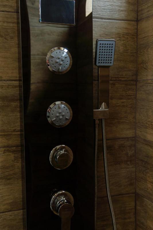 Exclusive Modern Apartment near the Airport - image 13