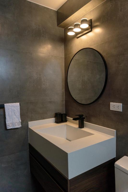 Exclusive Modern Apartment near the Airport - image 16