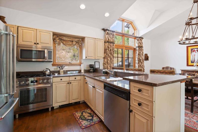 Meadows Townhome M2 by East West Hospitality - image 41