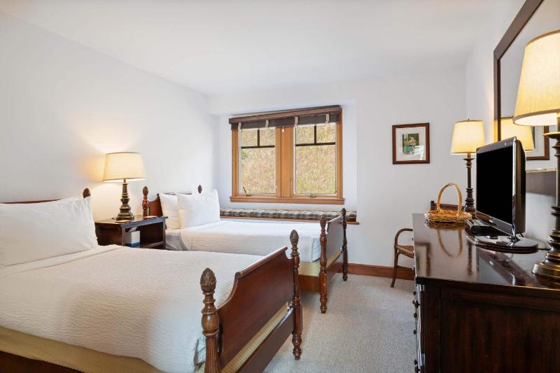 Meadows Townhome M2 by East West Hospitality - image 20