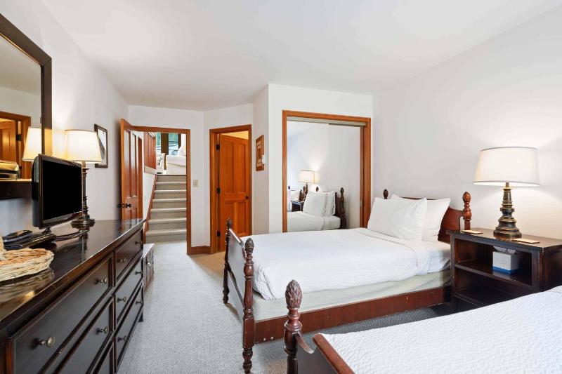 Meadows Townhome M2 by East West Hospitality - image 42