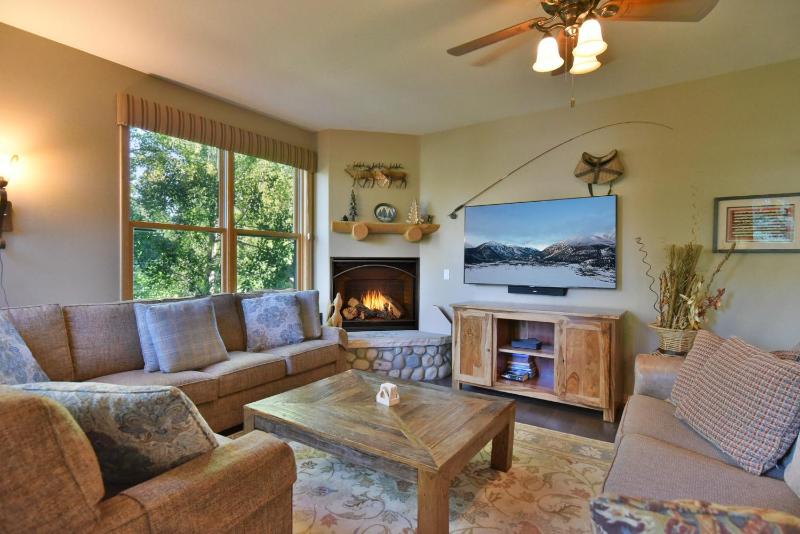 Corral at Breckenridge Raven Condo: Soaking Tub Views - image 1