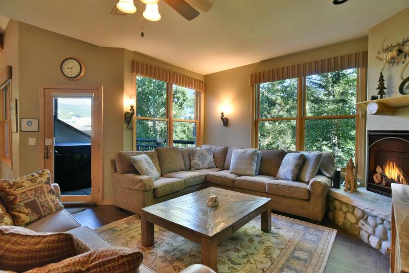 Corral at Breckenridge Raven Condo: Soaking Tub Views - image 12