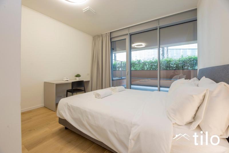Waterfront Lux 1BR AC Parking GYM Wifi By Tilo - image 12