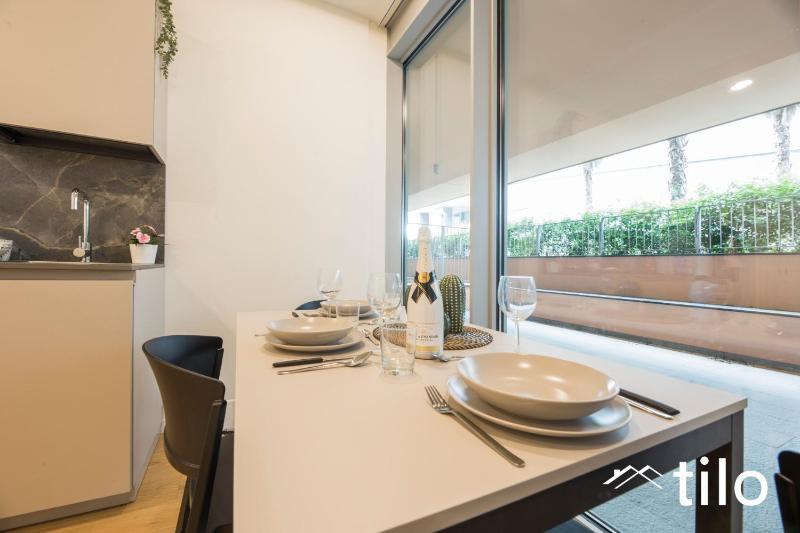 Waterfront Lux 1BR AC Parking GYM Wifi By Tilo - image 21