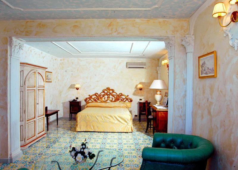 Suite with Sea View image 3