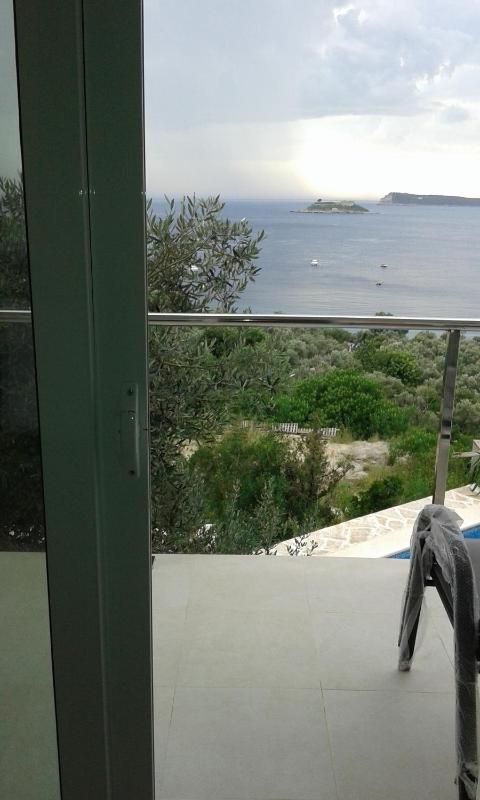 One-Bedroom Apartment image 3