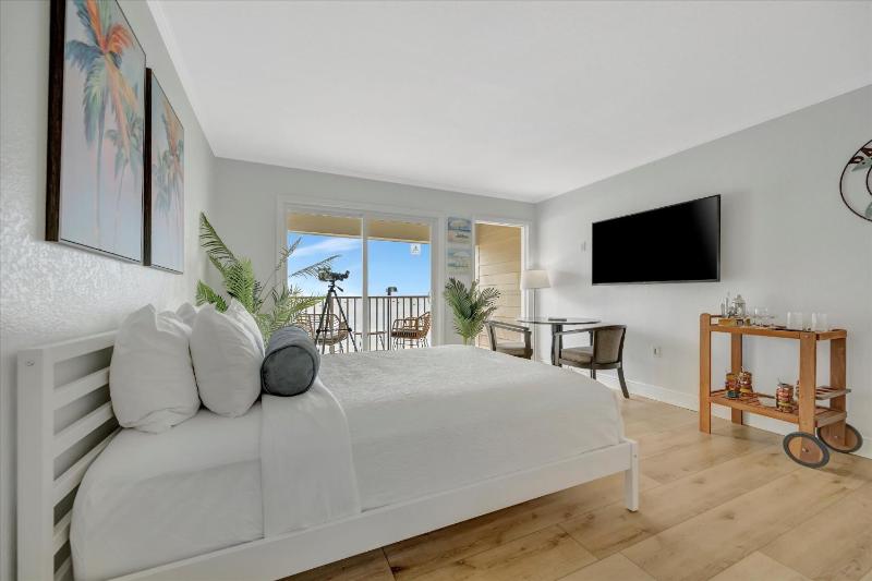 Palm Court a Bayview 2 Bed Suite & Heated Pool - image 23