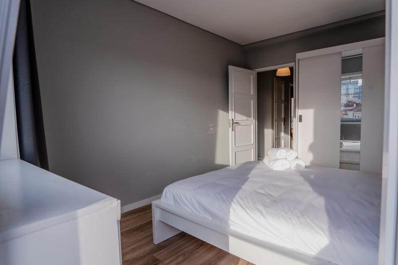 3BR Flat by Casa da Música Central Sleeps 6 2D - image 17