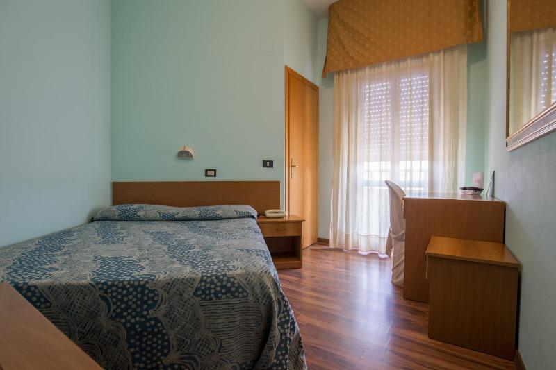Budget Double Room image 4