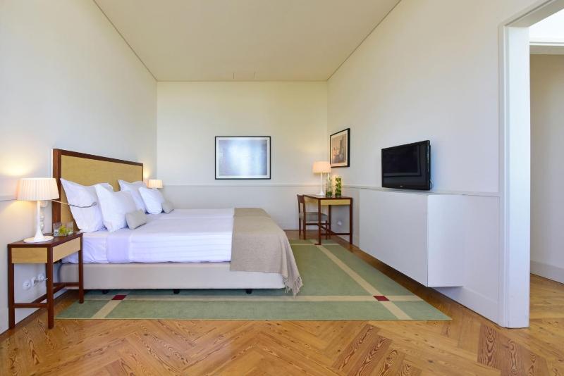 Superior Double Room image 3