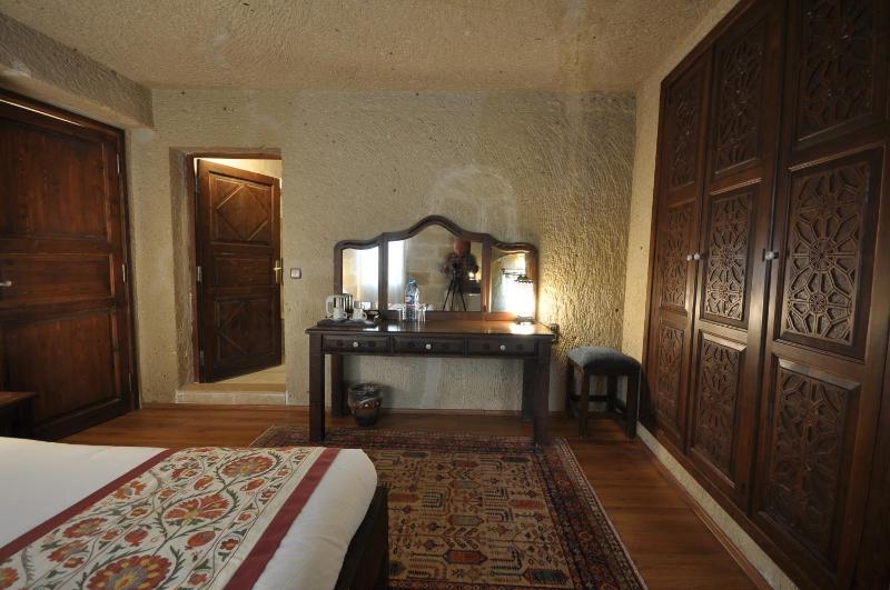 Junior Cave Room image 2