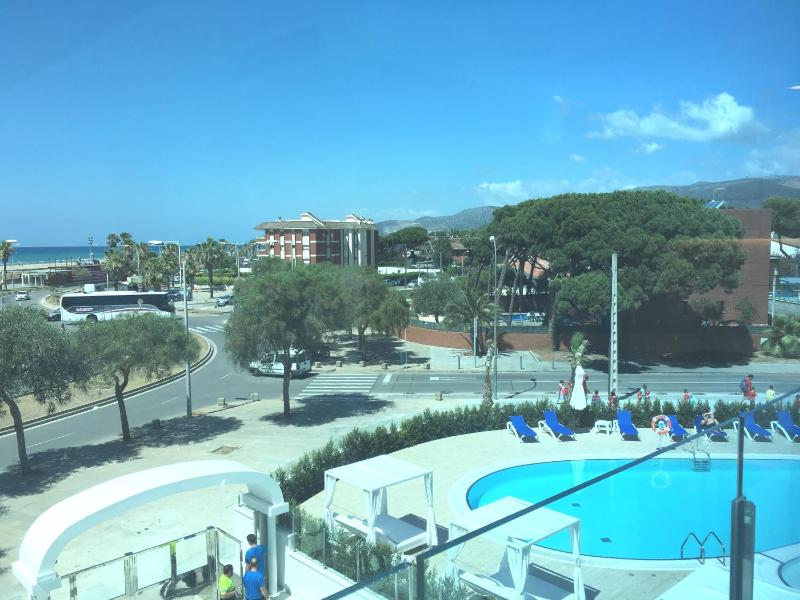 Studio with Sea View (2 Adults) image 3
