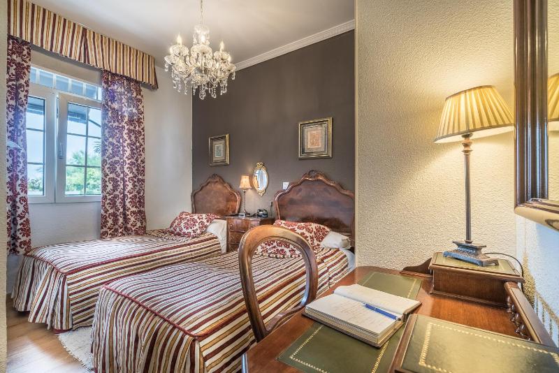 Twin Room image 3