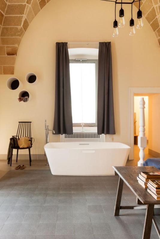Junior Suite with Bath Tub image 1