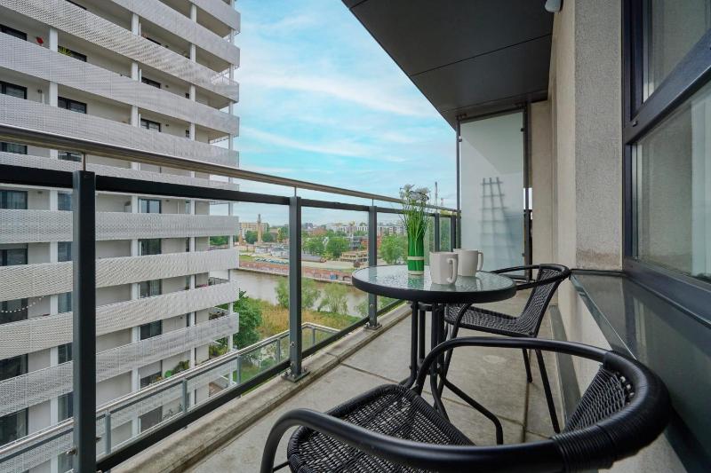 Odra Tower Apartments with FREE GARAGE Wroclaw by Noclegi Renters - image 5