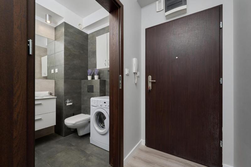 Odra Tower Apartments with FREE GARAGE Wroclaw by Noclegi Renters - image 9