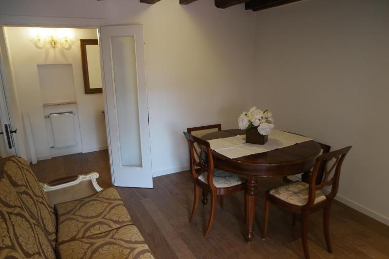 Studio Apartment image 4