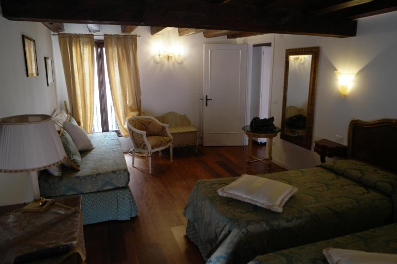 Studio Apartment image 3