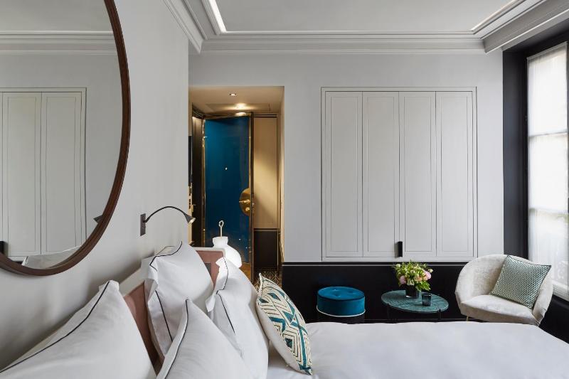 Superior Double or Twin Room image 4