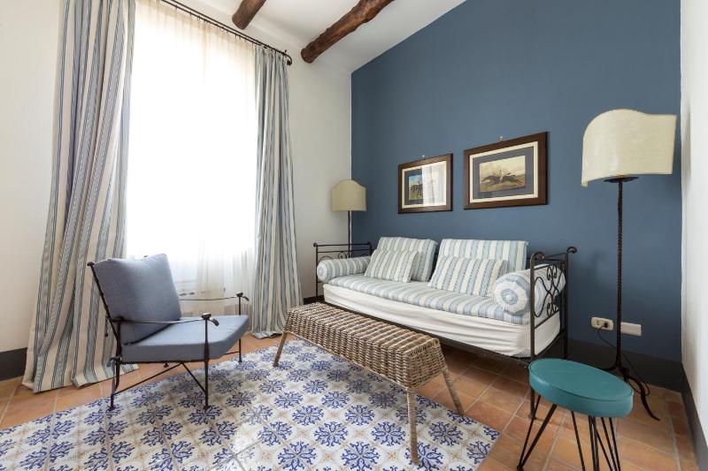 Family Room (3 Adults + 1 Child) image 3