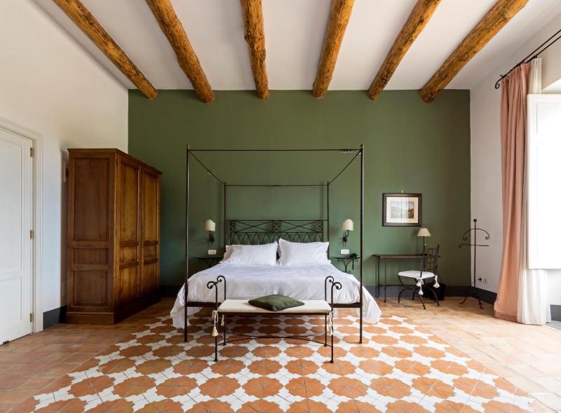 Deluxe Double Room image 2