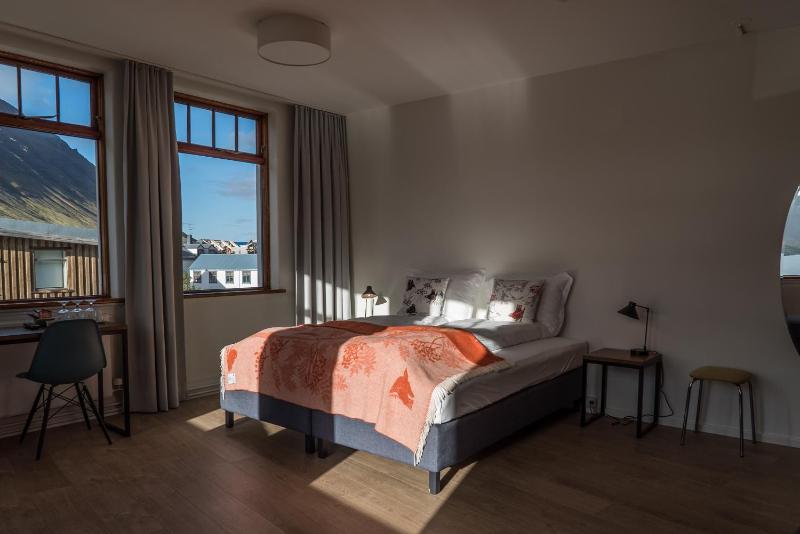 Deluxe Double Room image 4