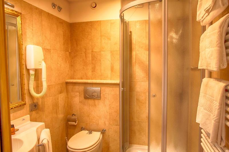 Quadruple Room image 1