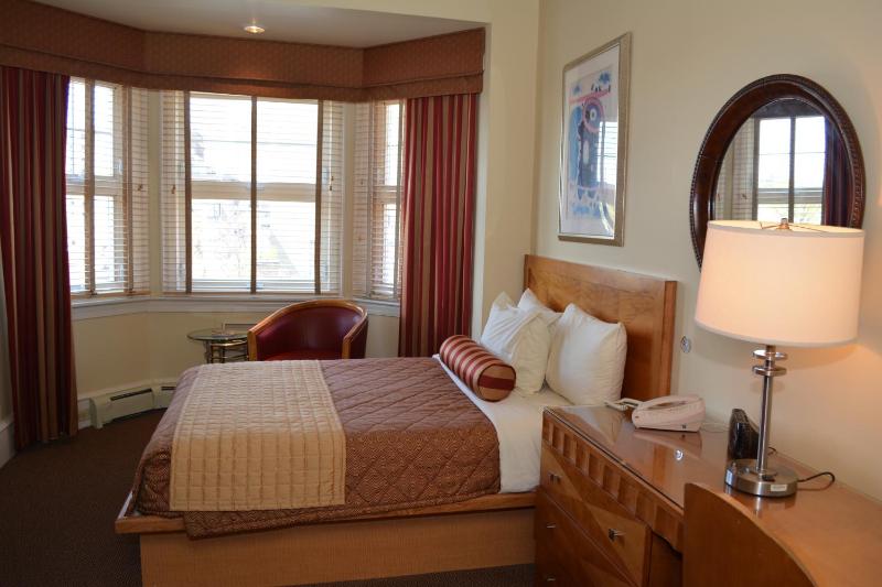 Alexander Inn - image 6